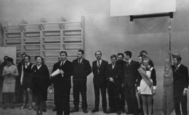 26 января 1976 года. Торжественная линейка, посвящённая открытию новой школы